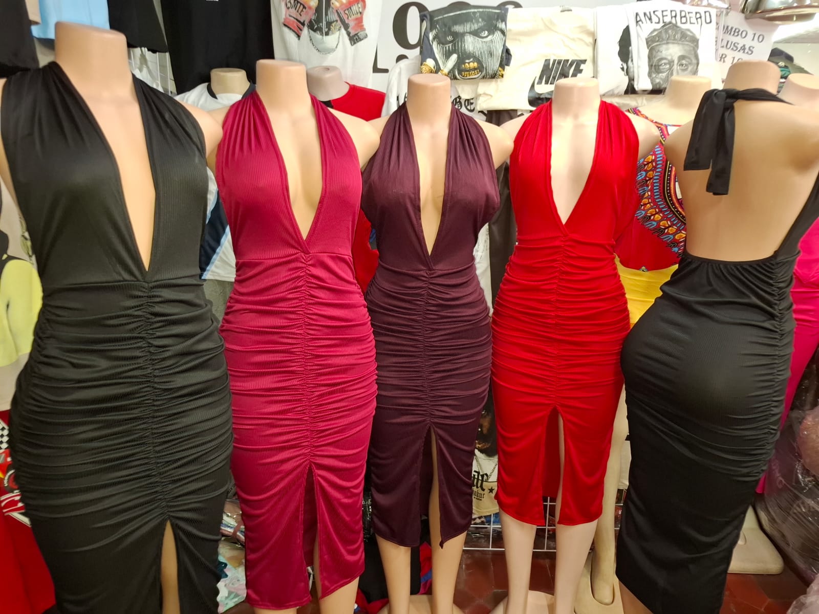 Vestido con abertura pecho 