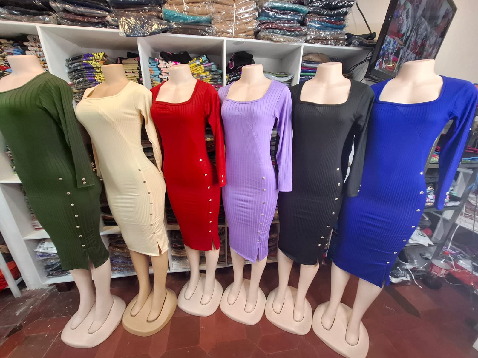 Vestido M/larga botones al lado