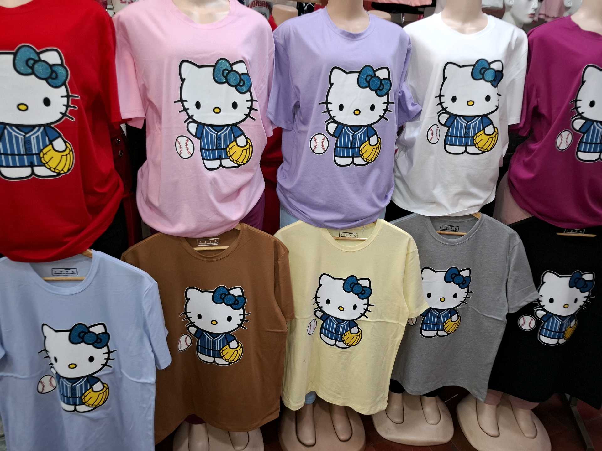 Over Hello Kitty Beibolera