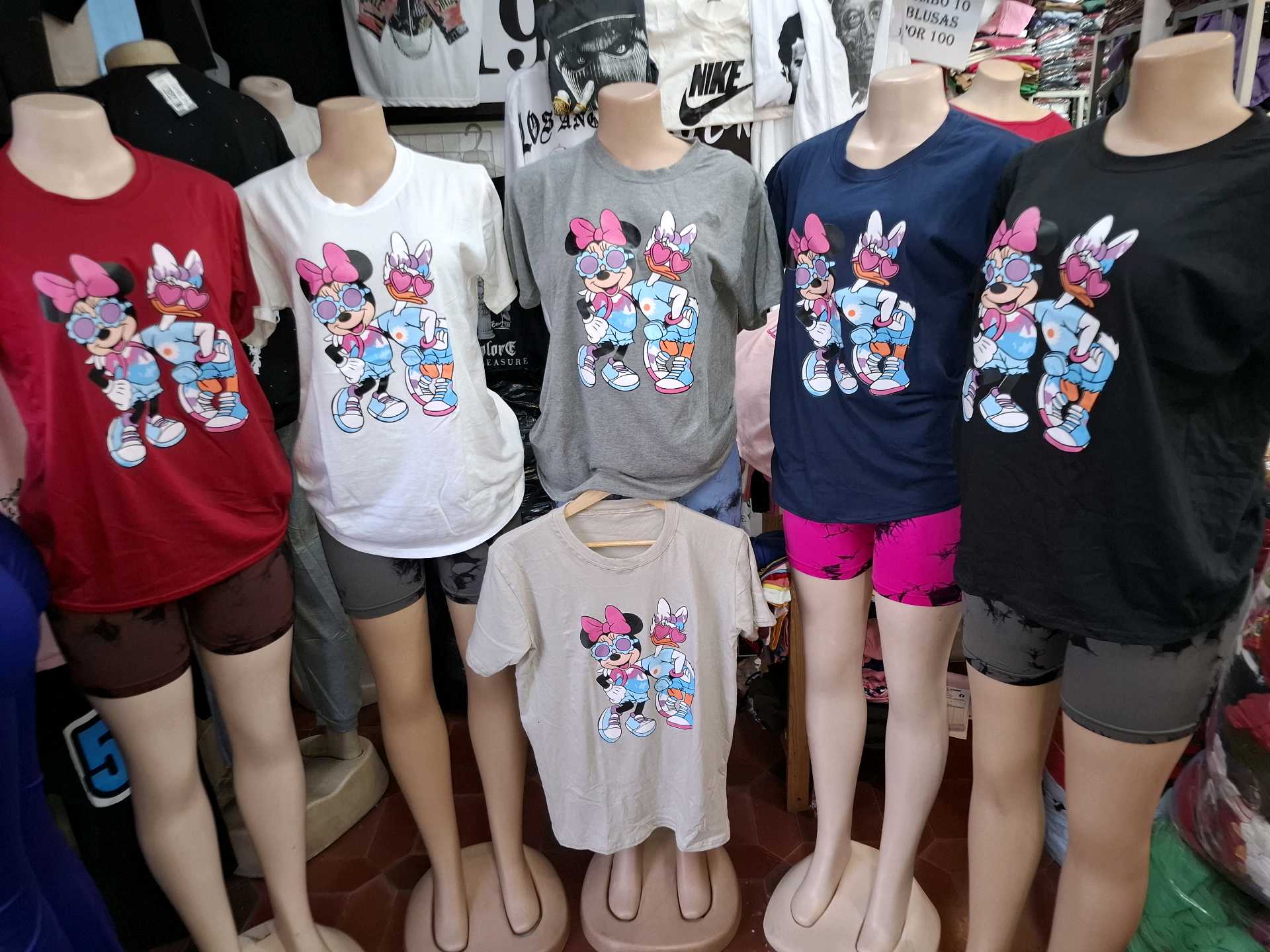 Over Daisy y Minnie 