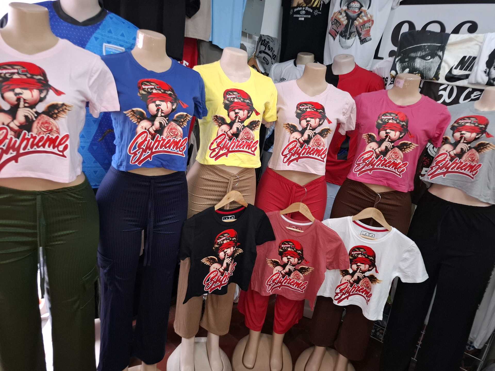Crop top Supreme Angel gorra 