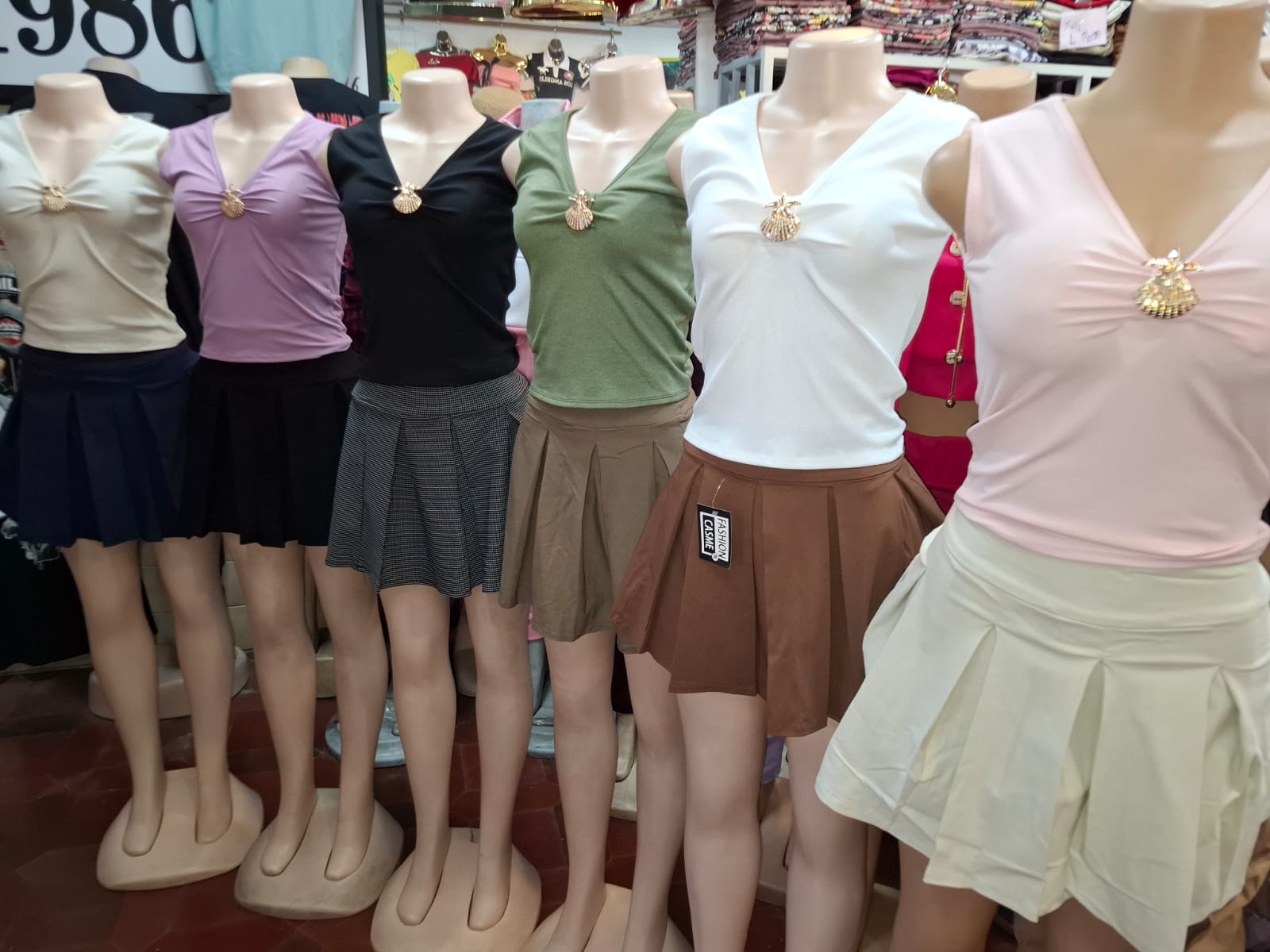 Camisetas con broche en pecho 