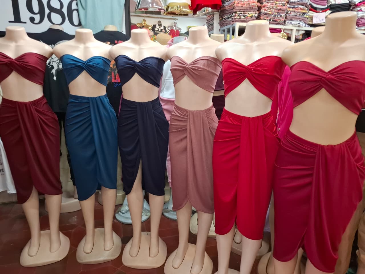 Traje falda acanalada y top 