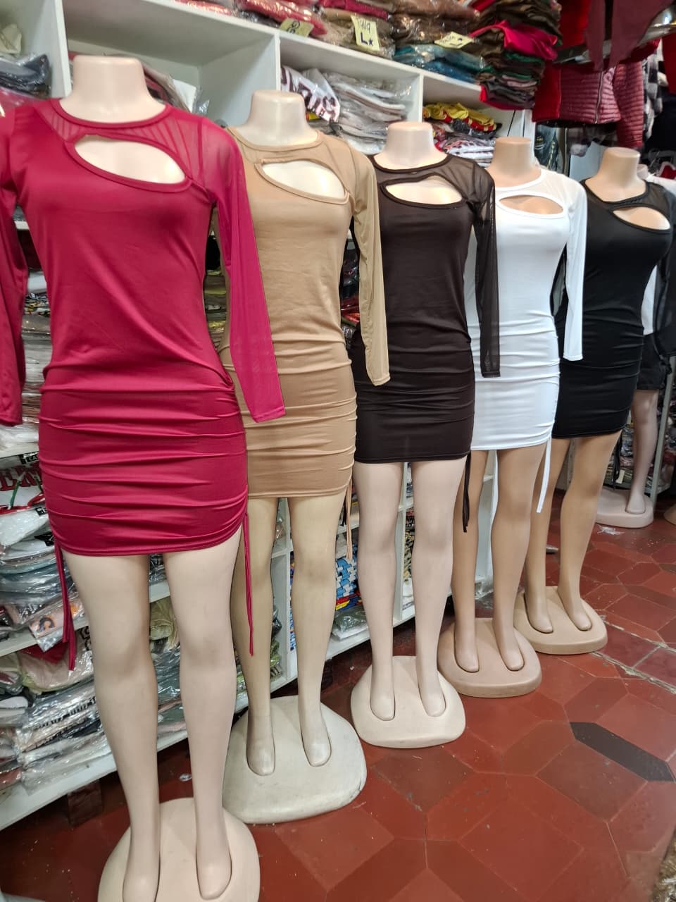 Vestido abertura en pecho mangas maya 
