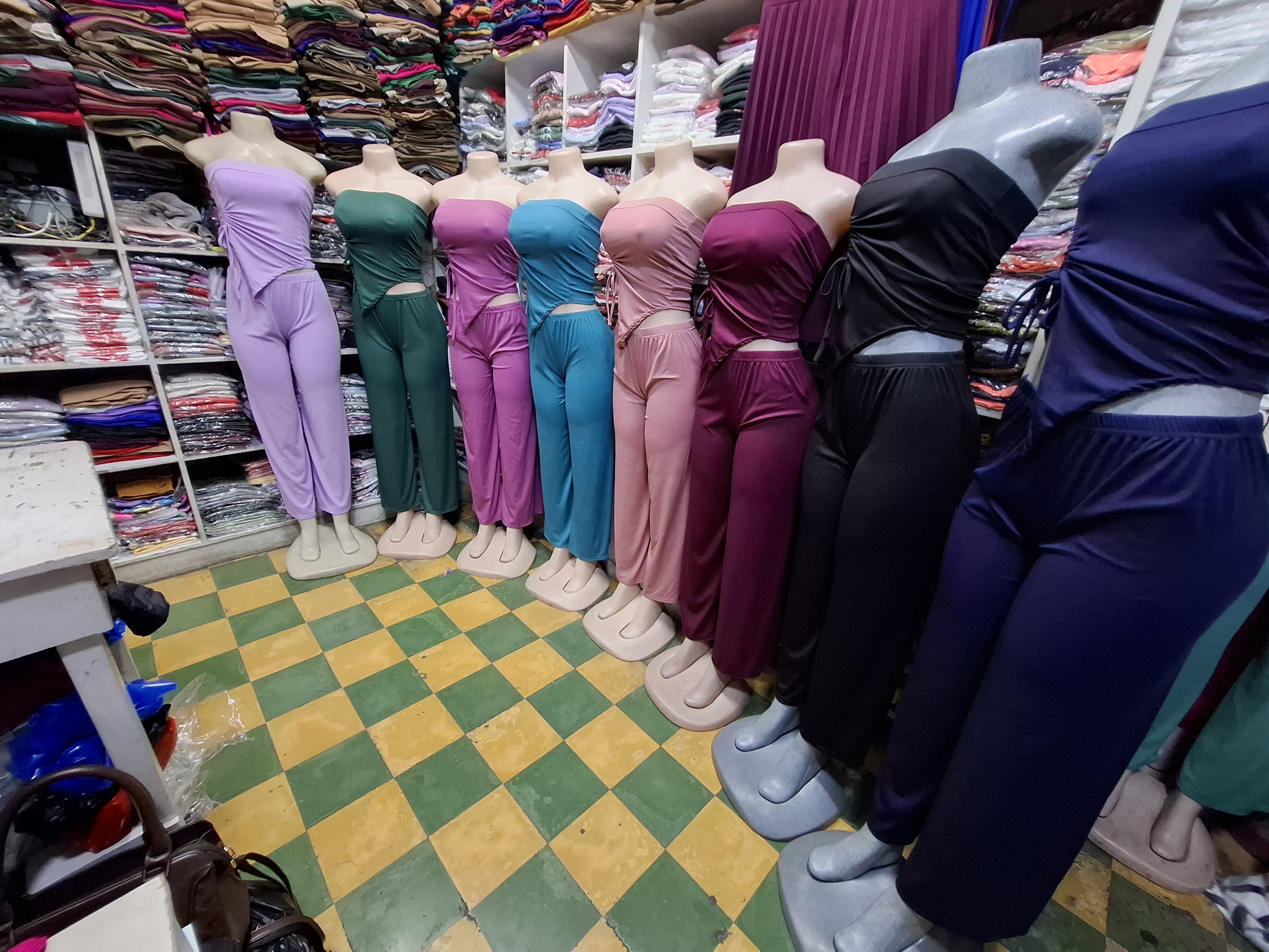 Traje acanalado blusa straple pitas lados 