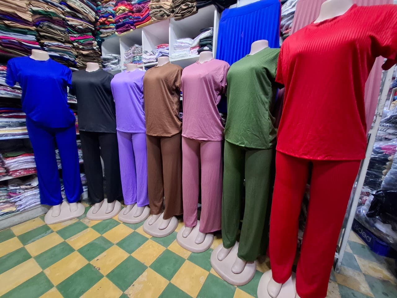 Traje pantalon y blusa olgada acanalado 