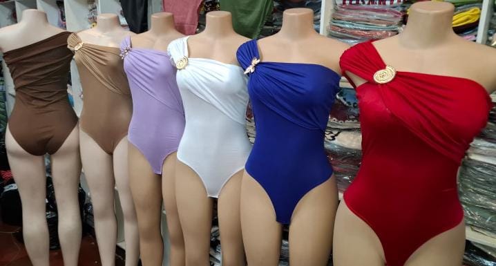 Body  straple con broche 
