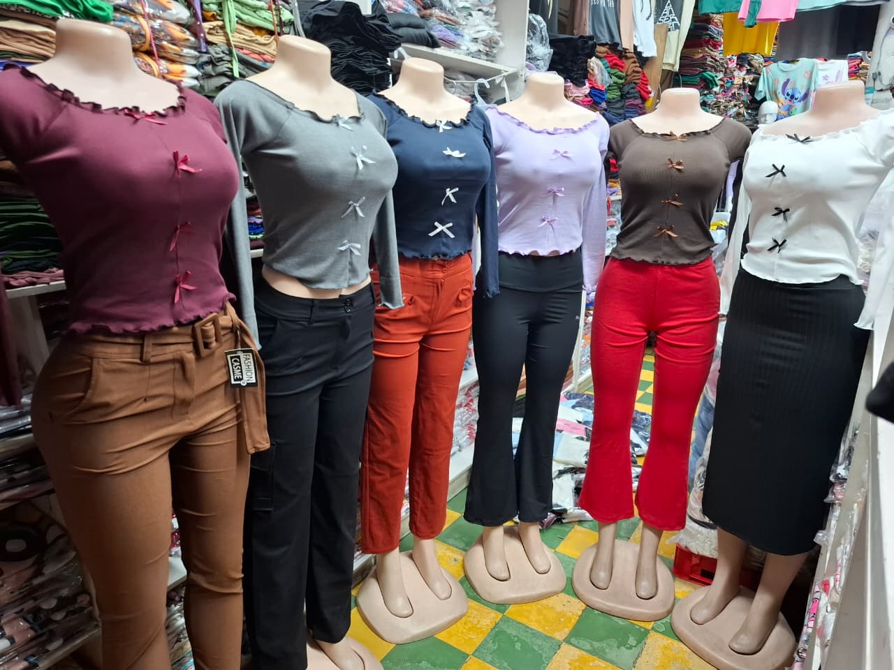Blusa Rasgada con Moños 