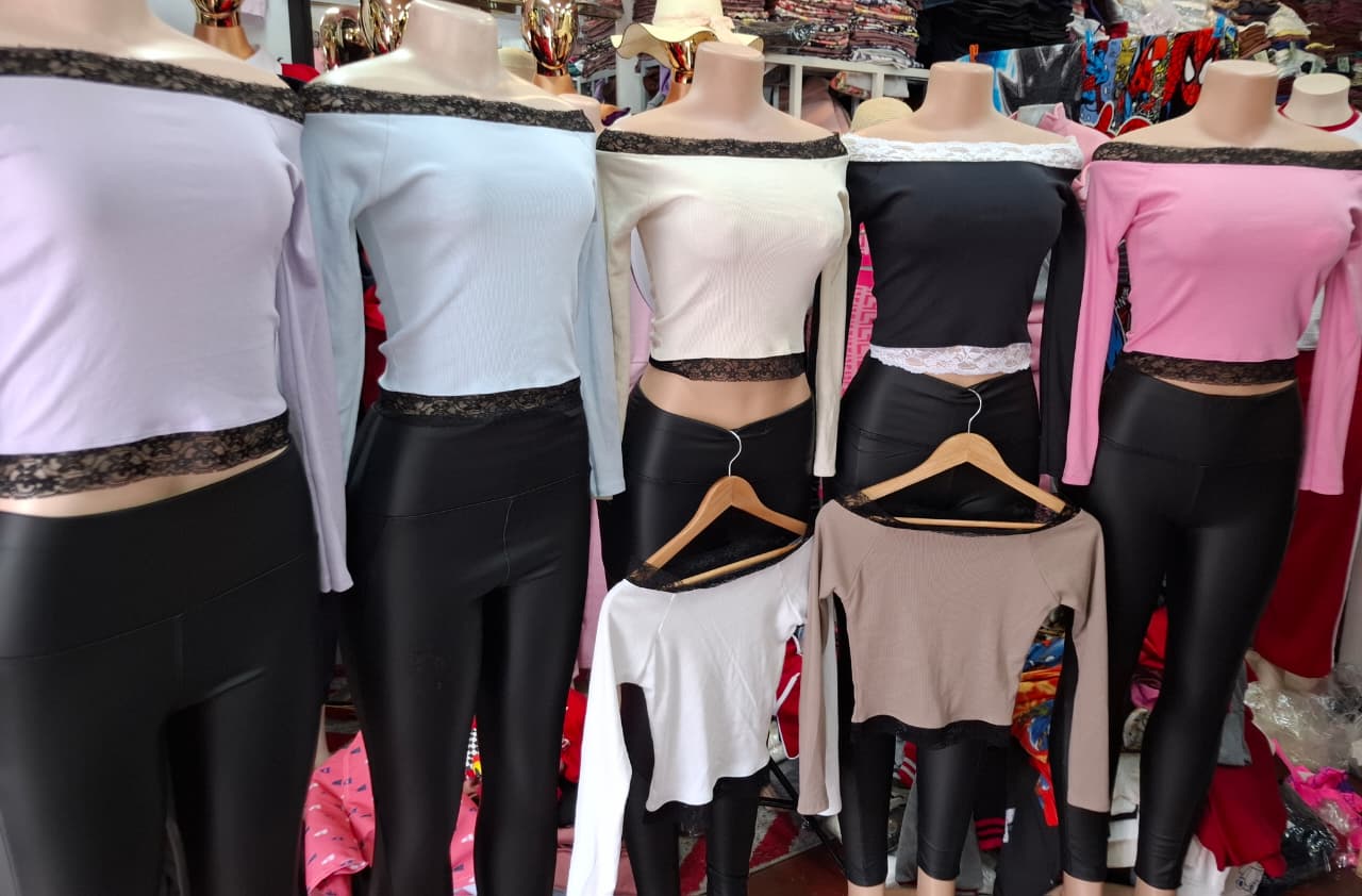 Blusa straple  manga larga con encaje 